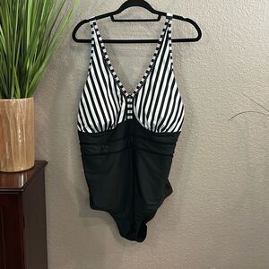 RB11 Boutique, black/white one piece bathing suit with adjustable straps size 20